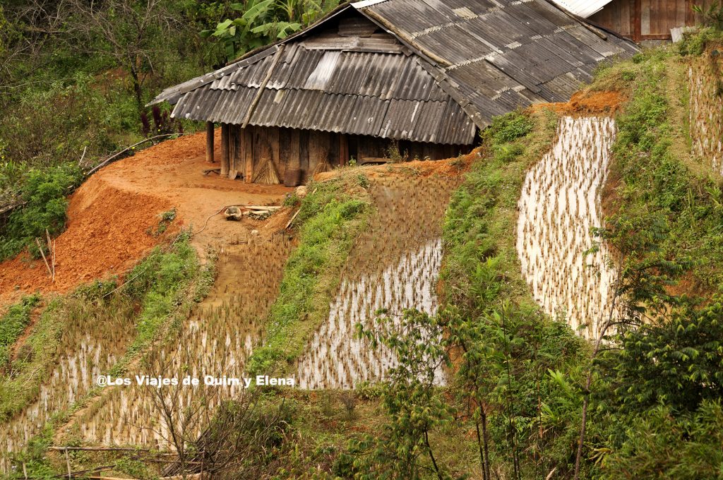Una casa de las Dzao rojas, en la excursión en moto por Sapa
