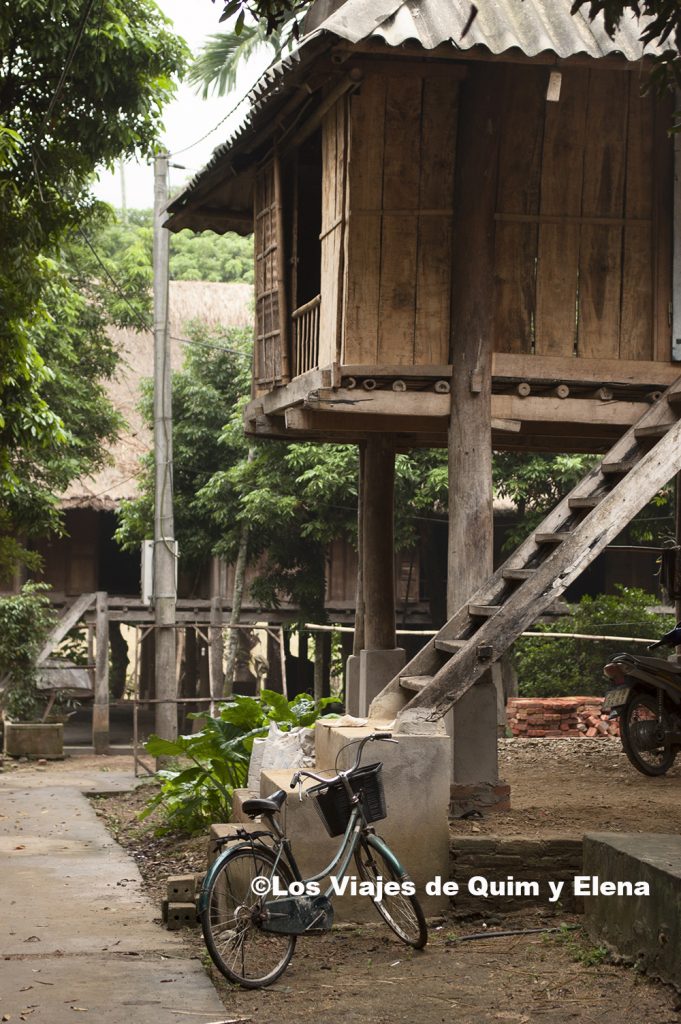 Las casas de Lac están sobre pilares en Mai Chau
