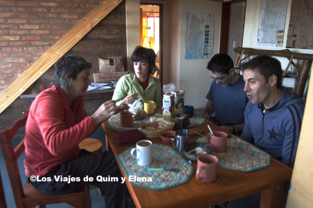 Desayunando en el Hostel de El Calafate