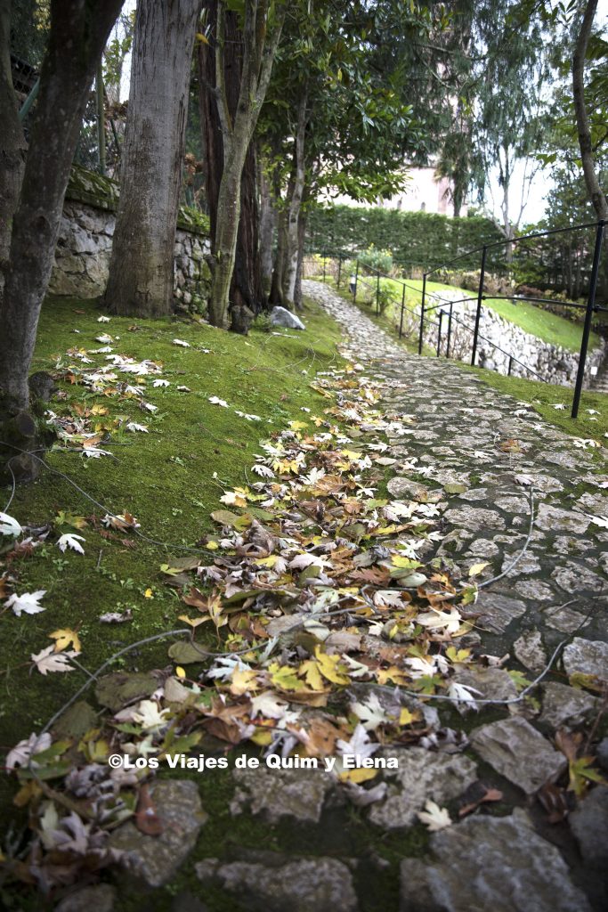 El jardín de El capricho de Comillas