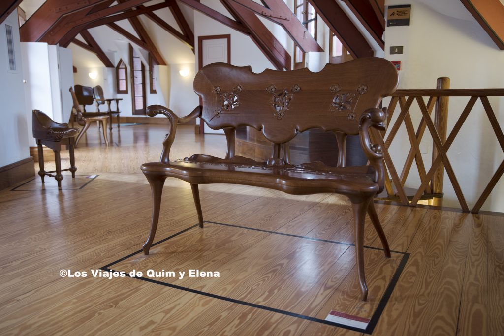 En el piso superior hay una exposición de muebles