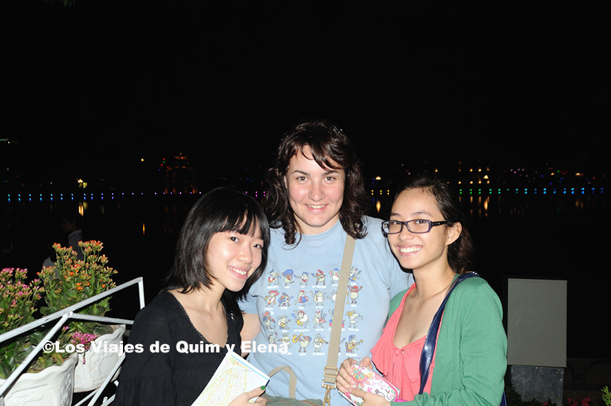 Con nuestras amigas en Vietnam