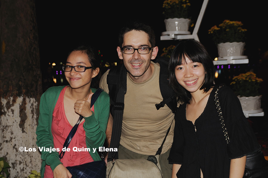 Quim posando con nuestras amigas