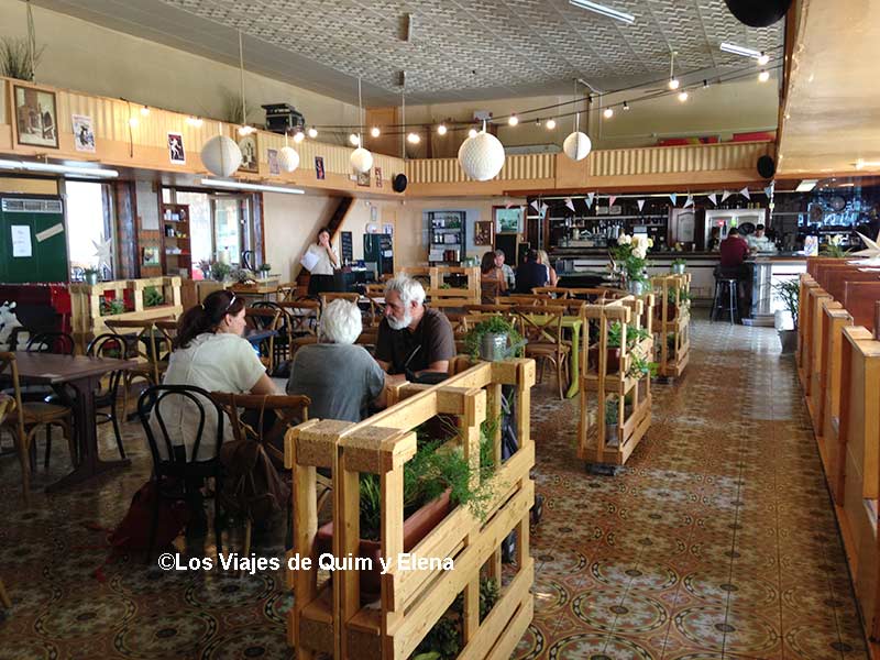 Comiendo en el Casino de Cardona