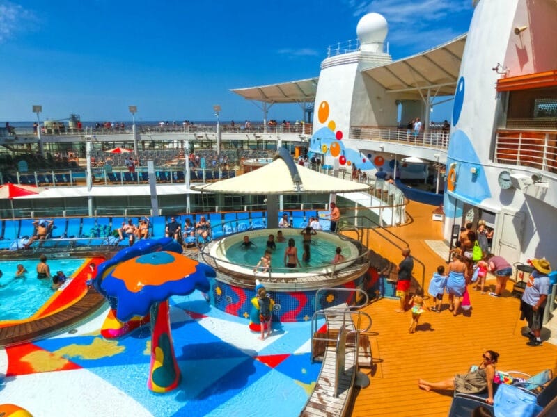 Cruceros y niños, Cape Canaveral, USA - April 29, 2018: The upper deck with swimming pools at cruise liner or ship Oasis of the Seas by Royal Caribbean docked in Cape Canaveral, USA on April 29, 2018.