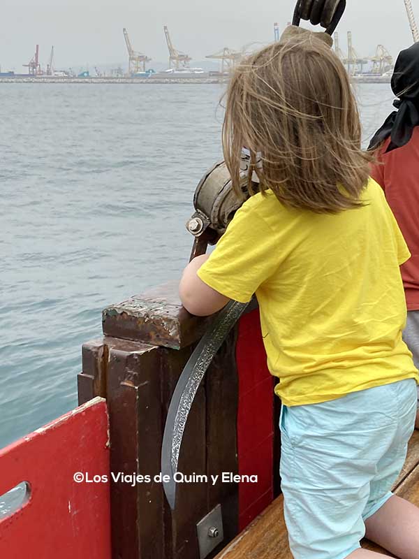 Éric en el paseo en Barco Pirata