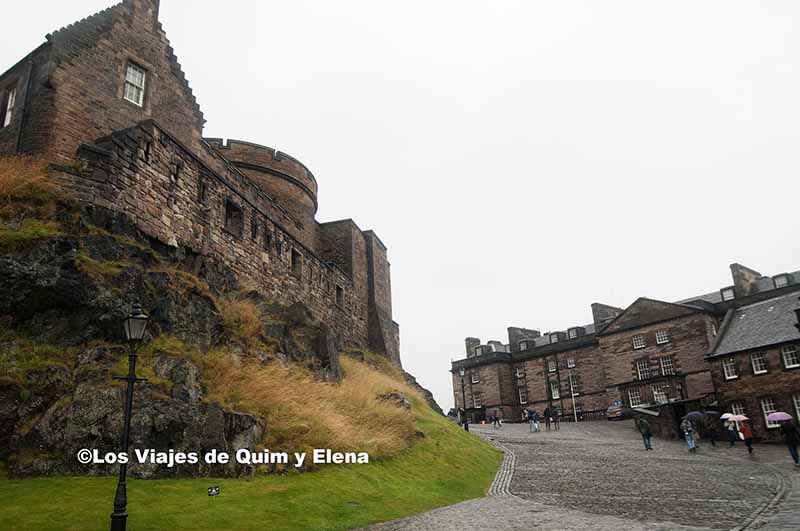 Castillo de Edimburgo, Ruta por Escocia en coche