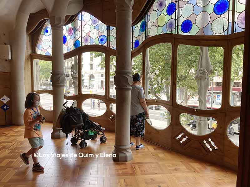 Salón principal con vistas al Paseo de Gracia