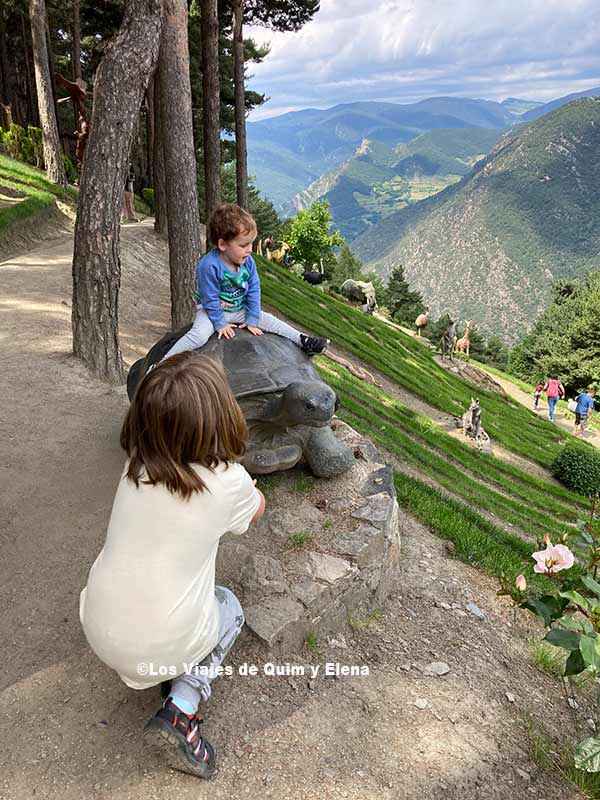 Jardines de Juberri en Andorra con niños