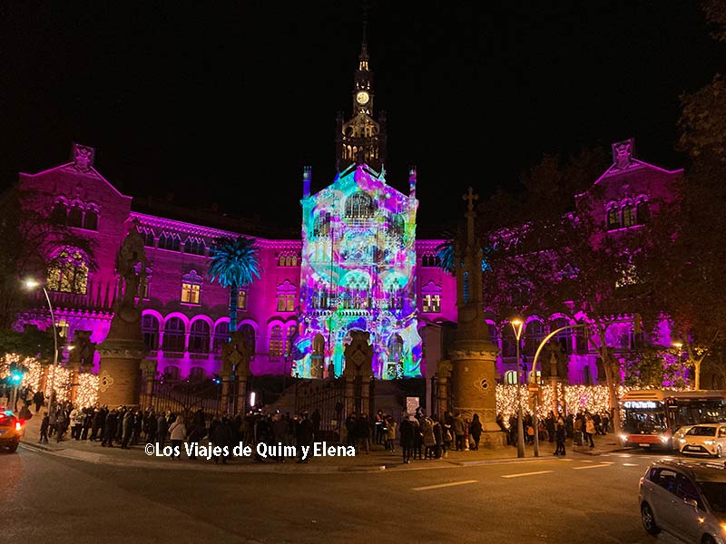 Pasando por delante del Sant Pau Modernista