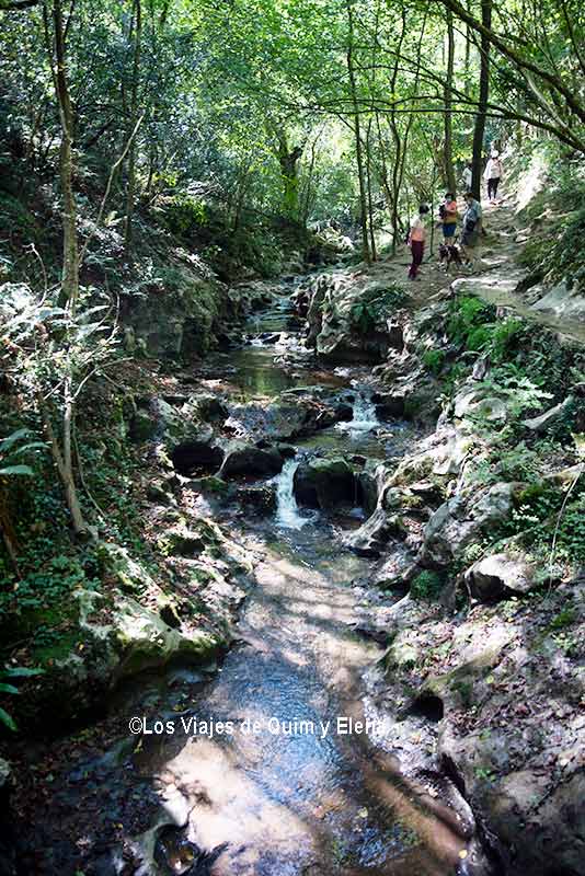 La regata del Diablo a la salida de la cueva