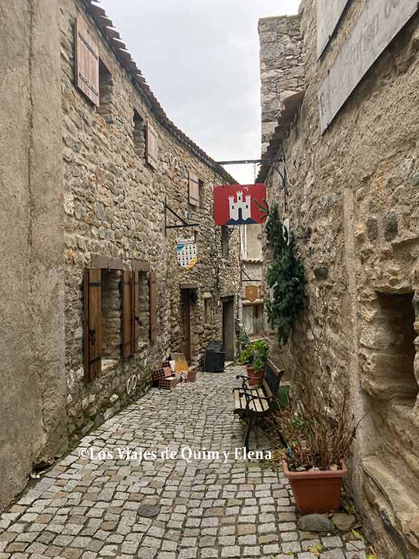 Una calle del pueblo medieval