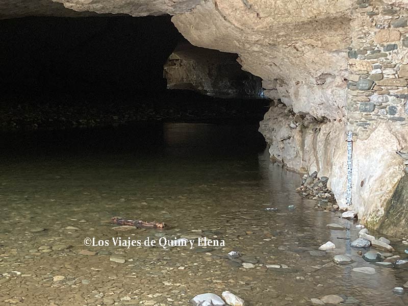 El enorme puente de roca de Minerve