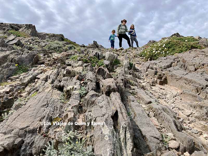 Álex, Elena y Éric en el Cap de Creus
