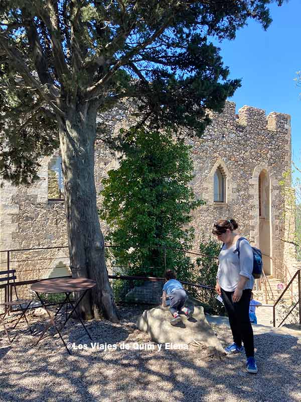 Elena y Álex en el Castillo