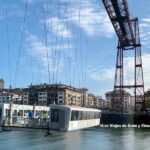 La barquilla llegando al lado de Portugalete