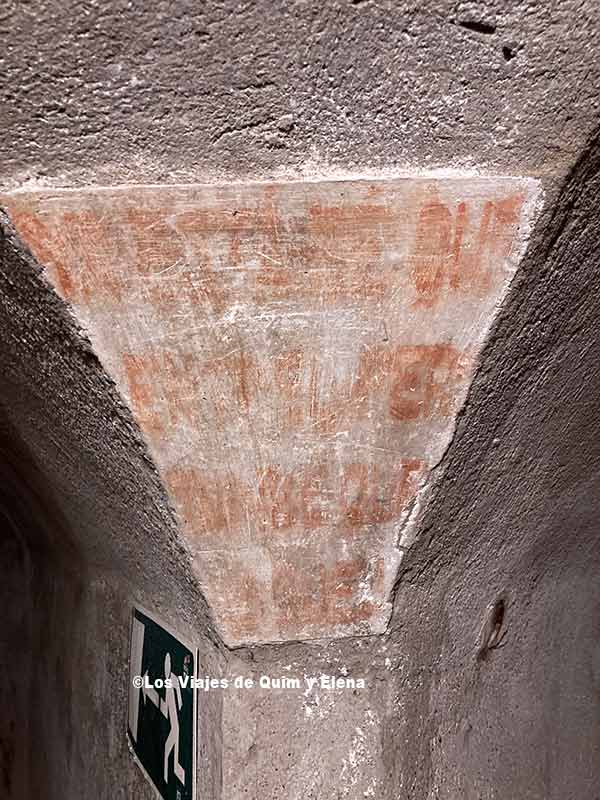 Cartel dentro del Refugi antiaeri