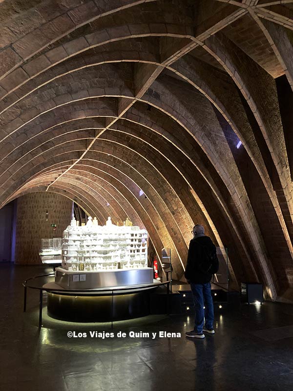Exposición sobre Gaudí en el desván de la Casa Milá