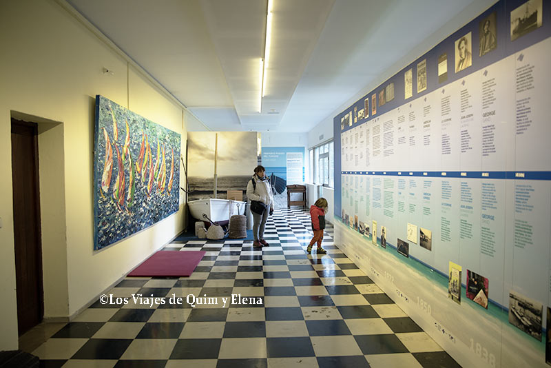 Interior del museo junto a la Iglesia de Cristal