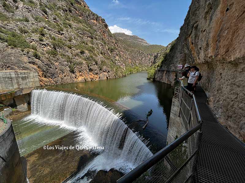 Pasarelas durante la excursión en el Congost del Mu