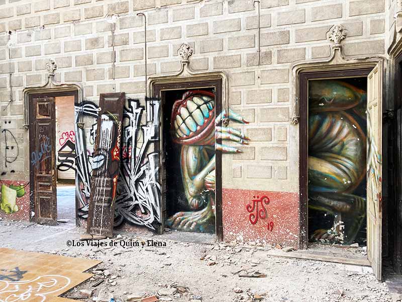 Grafitis en la Torre del Conde de Fígols