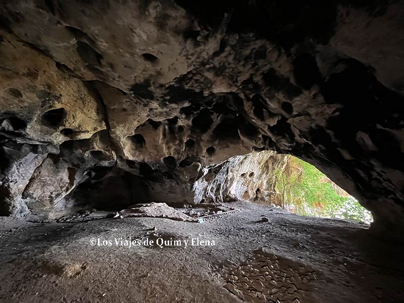 Interior de la cueva en Lleida