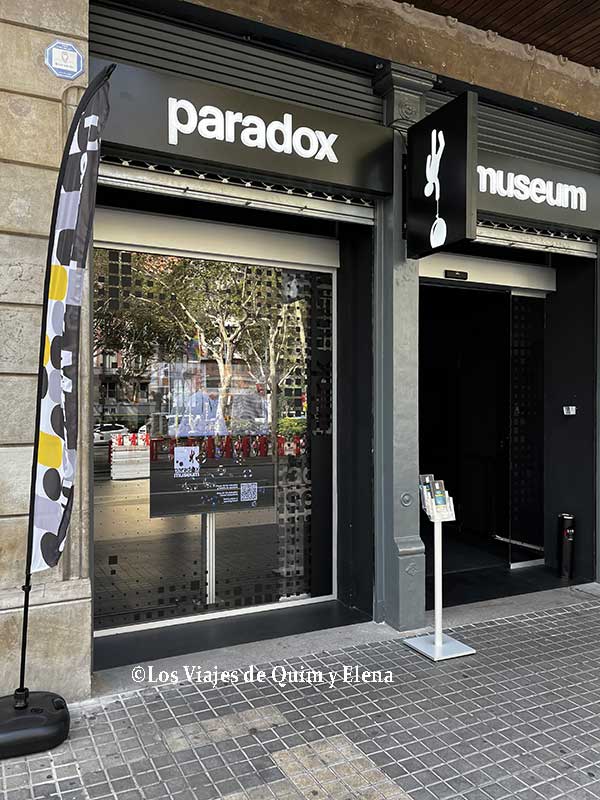 Entrada del Paradox Museum en Barcelona
