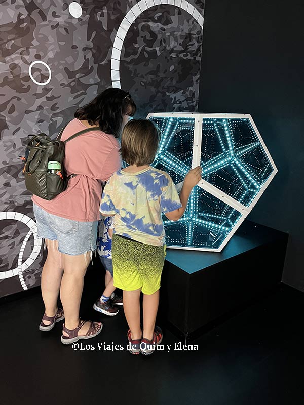 Descubriendo las instalaciones del Museo Paradox de Barcelona