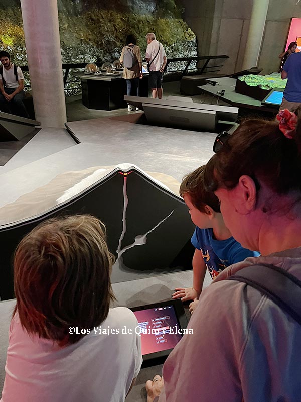 Aprendiendo sobre los volcanes en en Museo de Olot