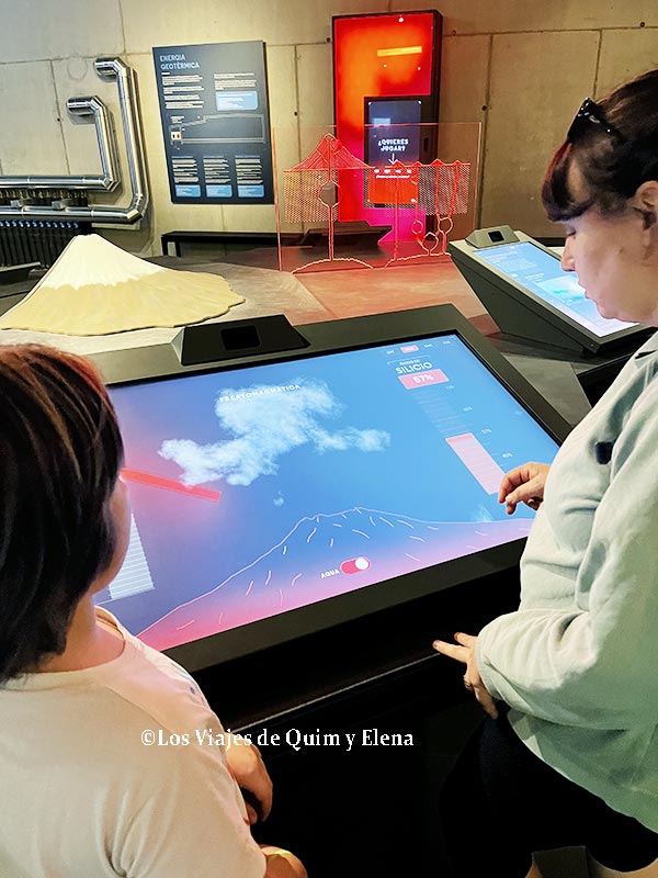 Creando un volcán en Espai Cràter