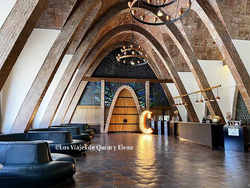 La Catedral del Cava en Cododníu, obra de Puig i Cadafalch