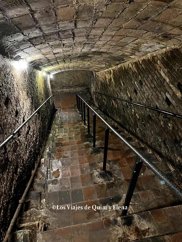 Escaleras de acceso a las Cavas de Codorníu