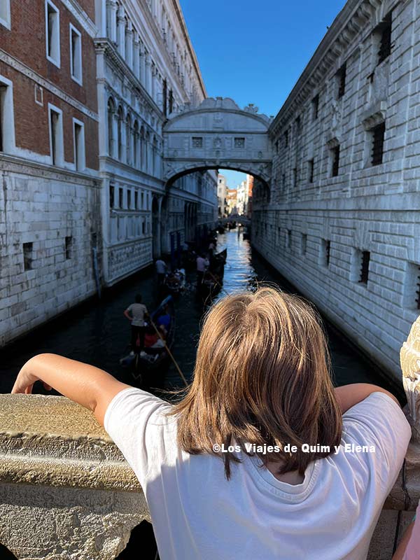 Puente de los suspiros en Venecia