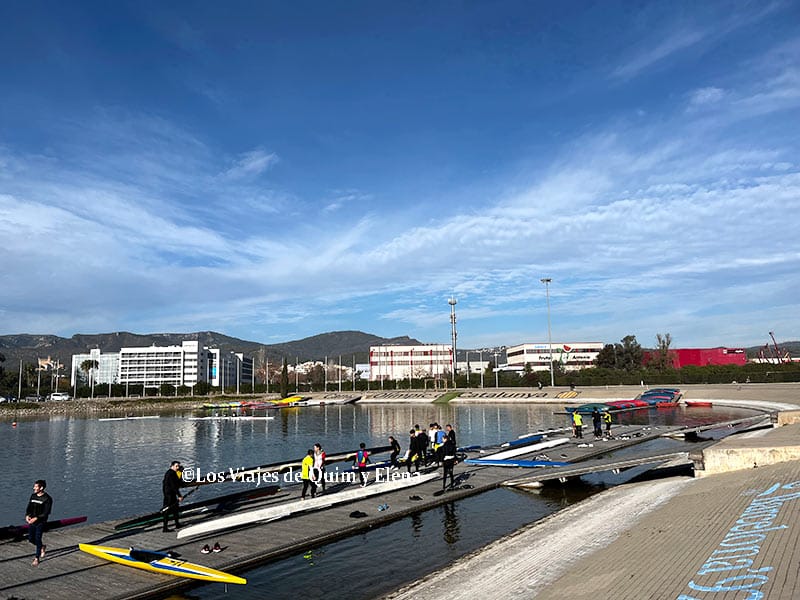 Piragüistas en el Canal Olímpic de Castelldefels