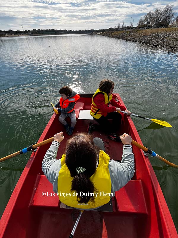 Paseo en barca por el Canal Olímpico de Castelldefels