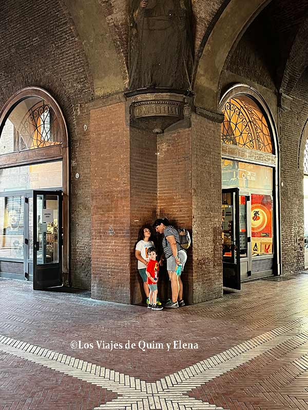 Comunicándonos en el Palazzo Re Enzo en que ver en Bolonia