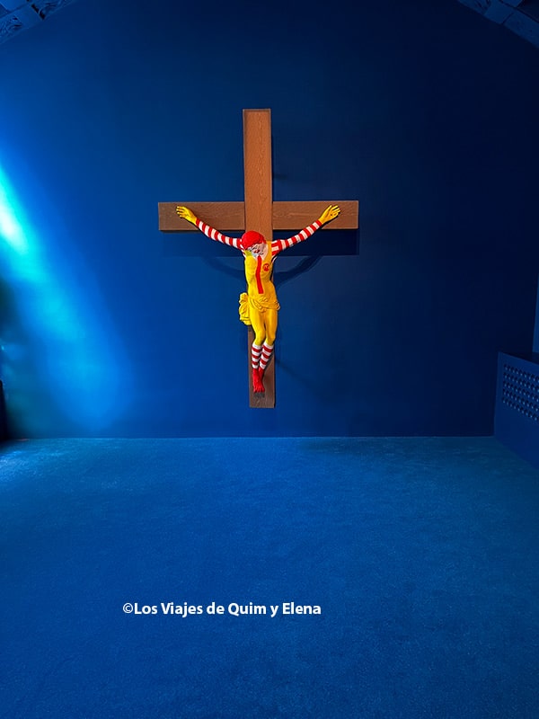 "Mc Jesús" Jani Leinonen en el Museo de Arte Prohibido