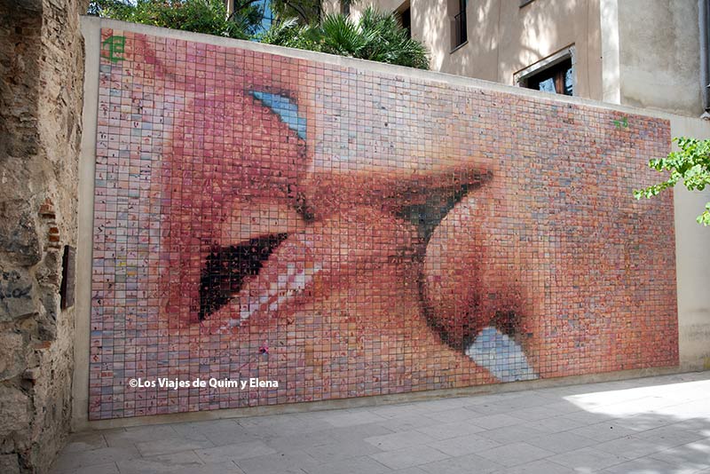 Mosaico de El Beso en el Barrio Gótico