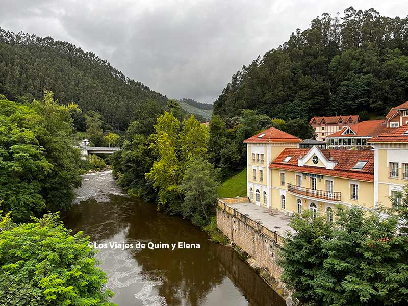 Balneario junto al río Pas de Puente Viesgo