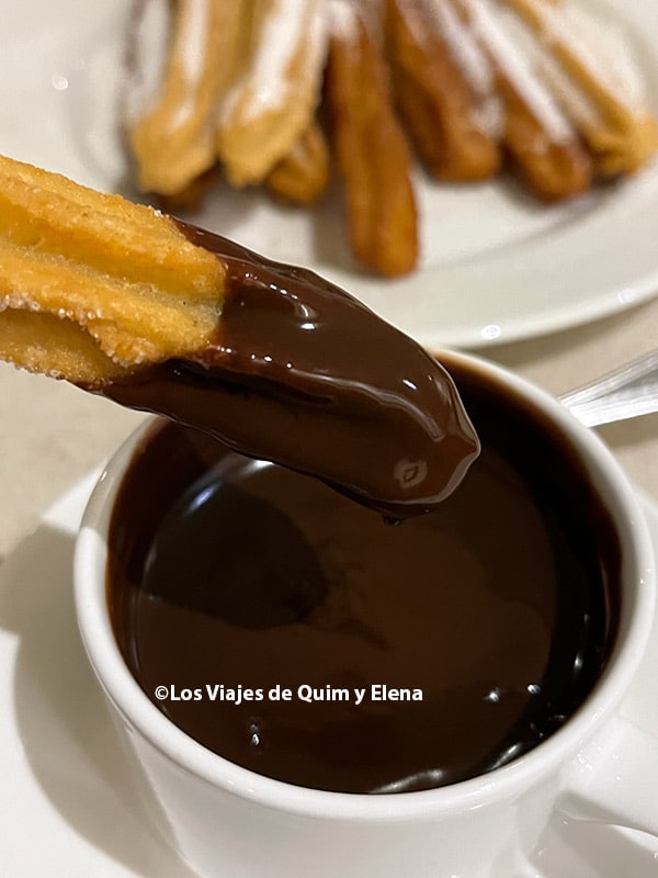 Churros con chocolate de la cafetería El Parque