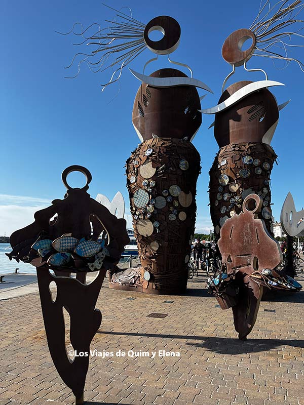 Monumento a los caídos en el mar, dedicado a sus viudas y a sus hijos