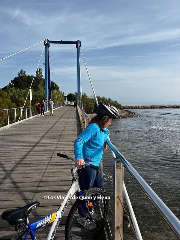 Éric en el puente sobre la Riera de Maspujols