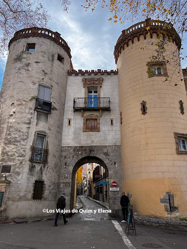 Puerta de entrada al casco antiguo de Cèret