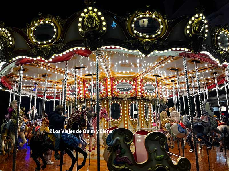 Tío Vivo junto a la Plaza Mayor durante la Navidad en Madrid