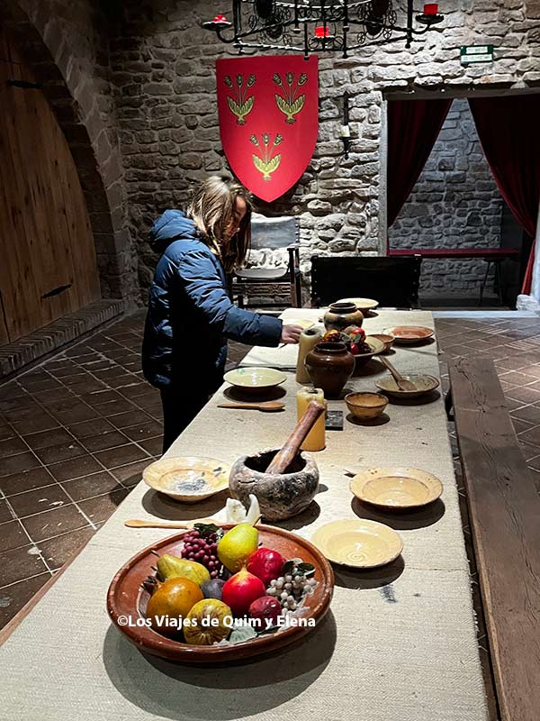 Éric en el interior del Castillo de Súria en familia