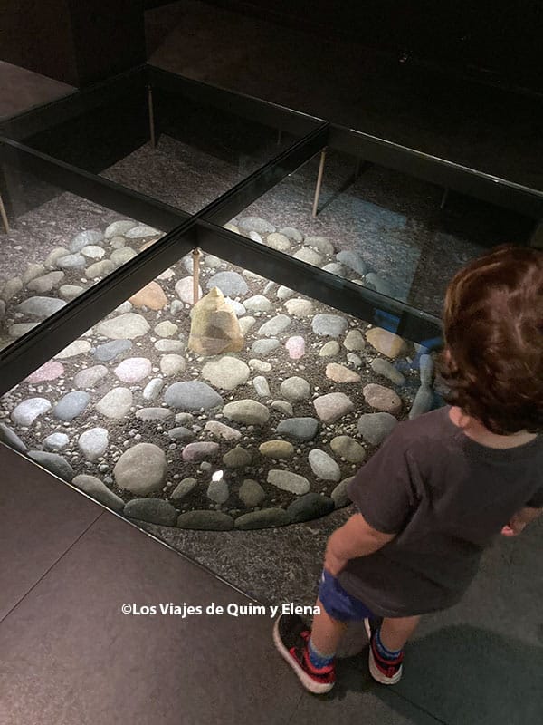Álex en el museo