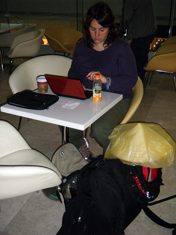 Elena en el aeropuerto de Korea del Sur