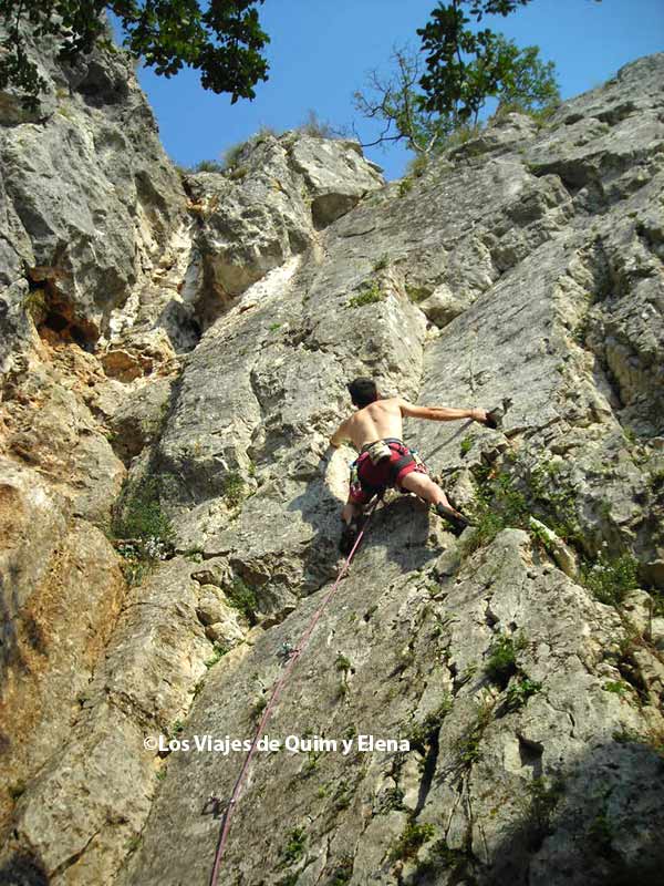 Escalando en Osp, Eslovenia