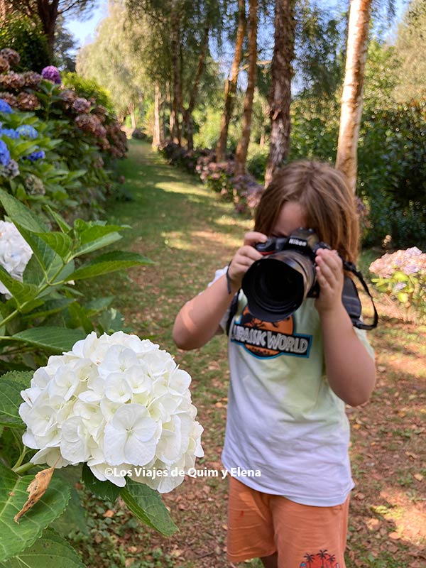 Éric haciendo fotos en Asturias