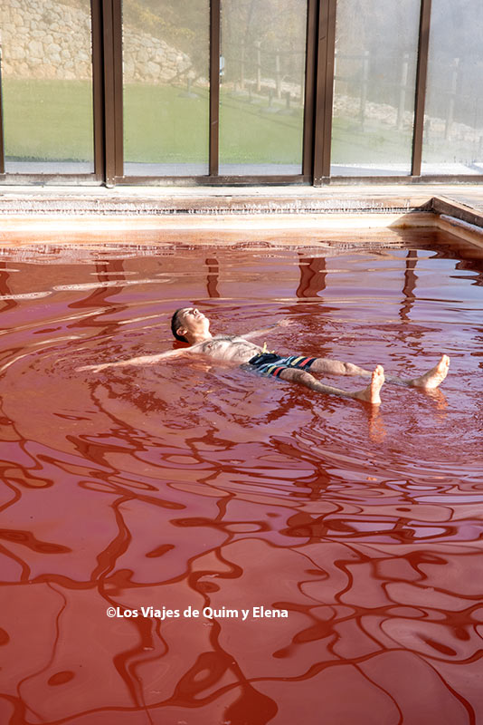 Quim flotando en el Salí de Camrbils